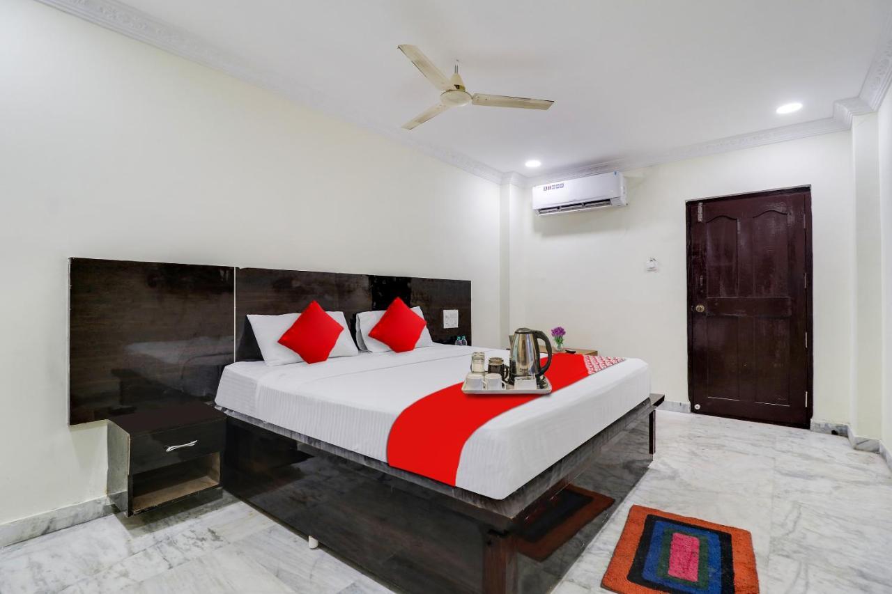 Oyo Dharani Grand Khammam Exterior foto