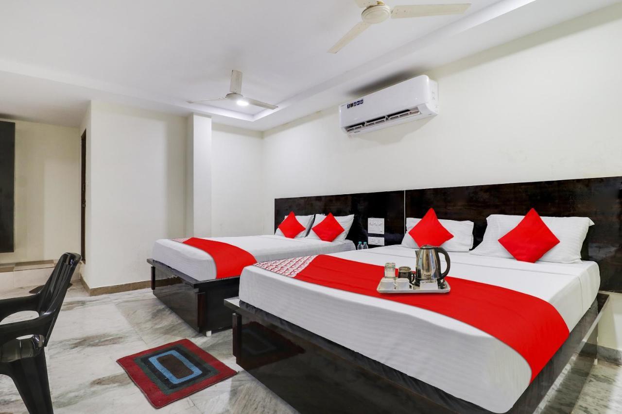 Oyo Dharani Grand Khammam Exterior foto