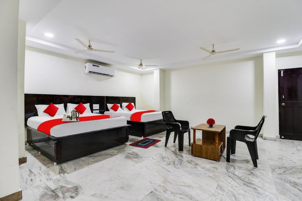 Oyo Dharani Grand Khammam Exterior foto
