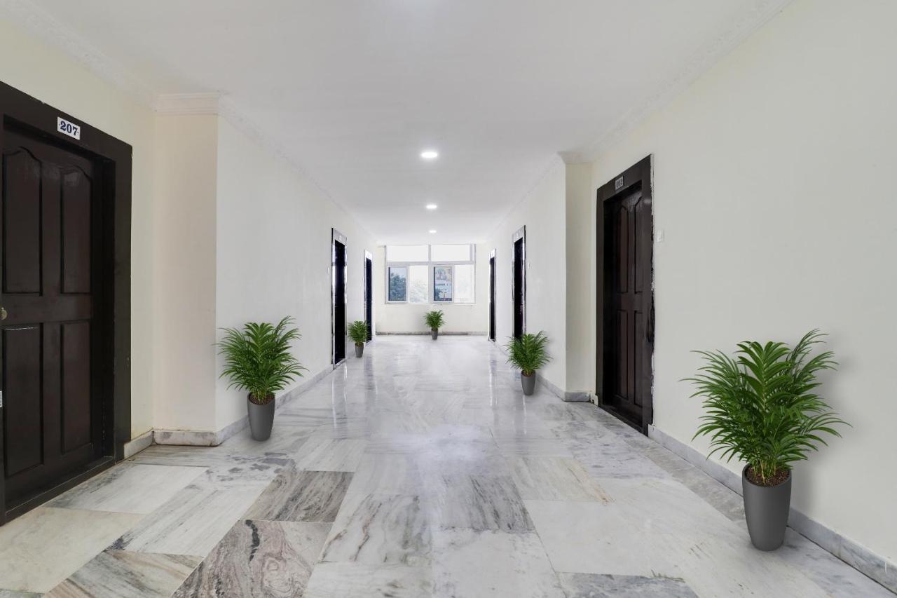 Oyo Dharani Grand Khammam Exterior foto
